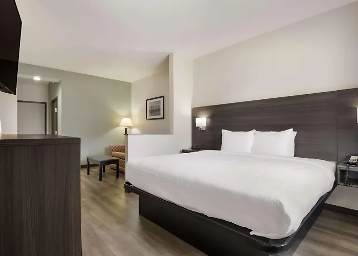 Quality Suites Tulsa I-44