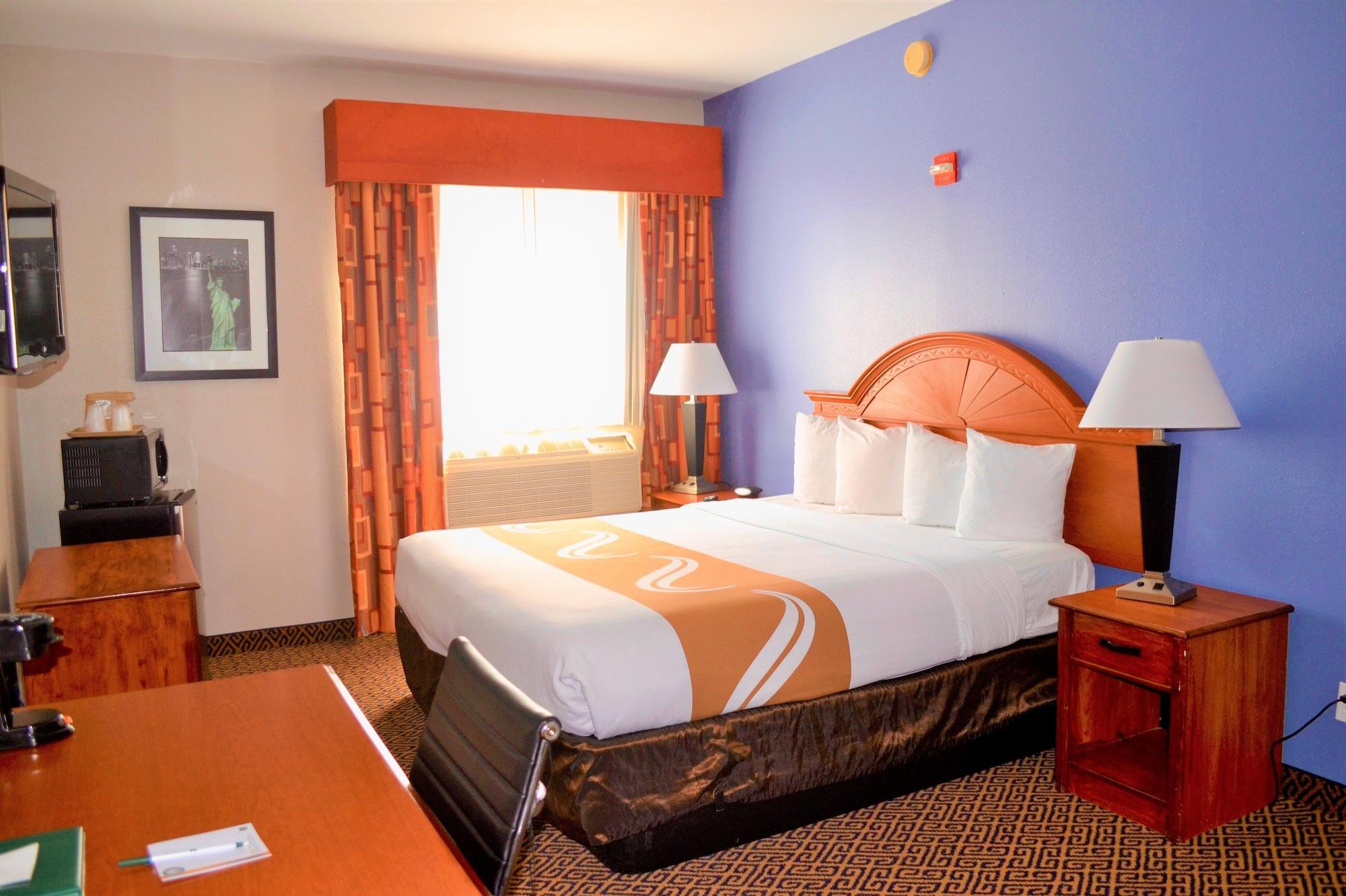 Quality Suites Tulsa I-44 Hotel
