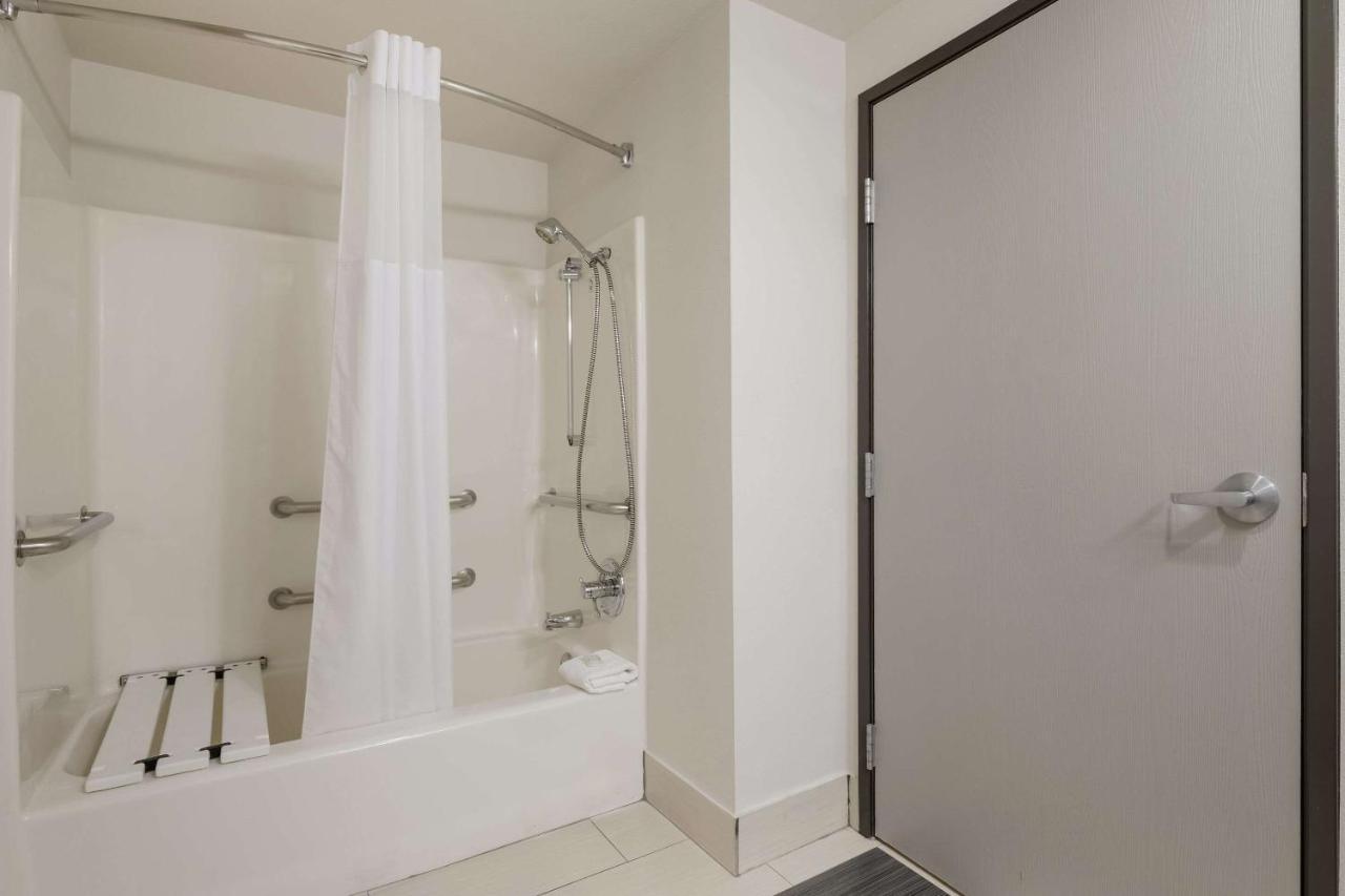 Hotel Quality Suites Tulsa I-44