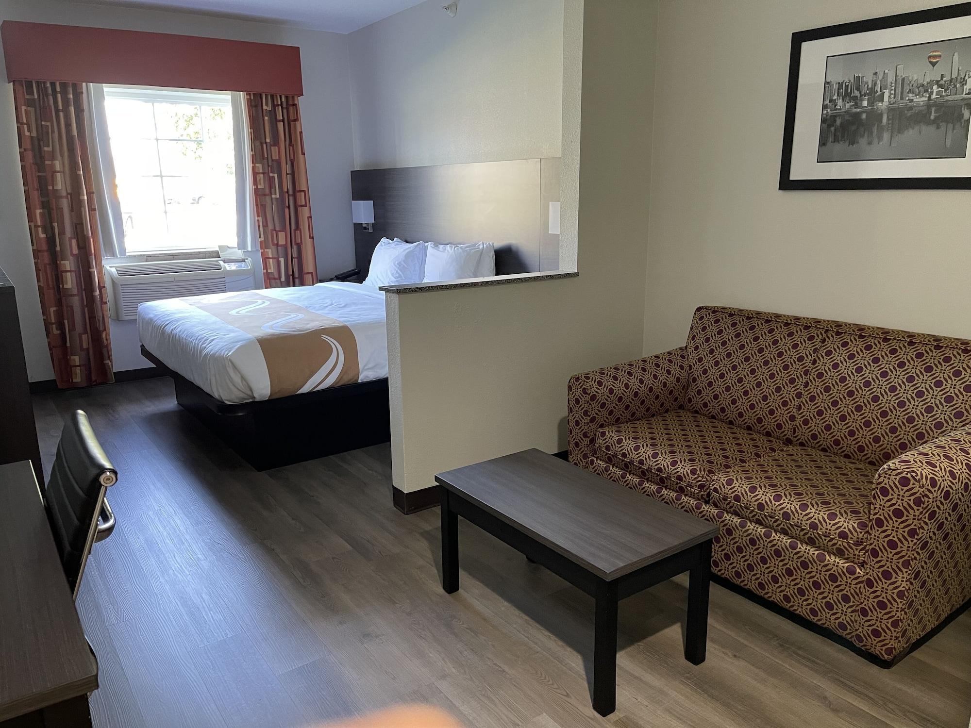 Quality Suites Tulsa I-44 Hotel