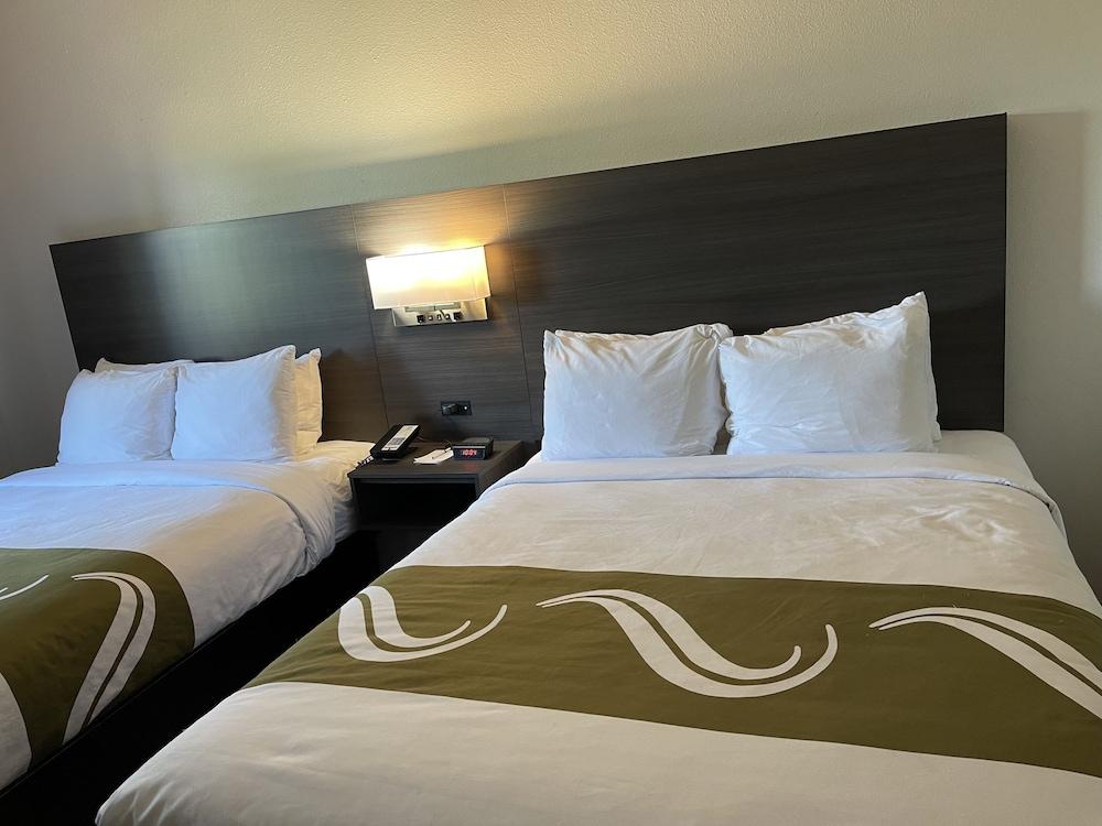 Quality Suites Tulsa I-44 Hotel