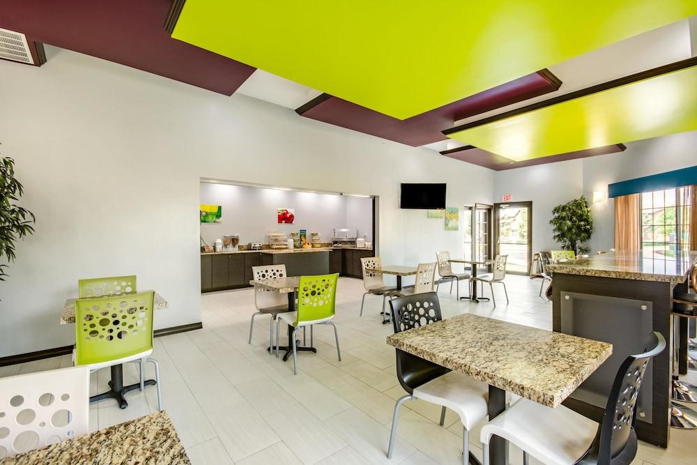 Quality Suites Tulsa I-44 Tulsa
