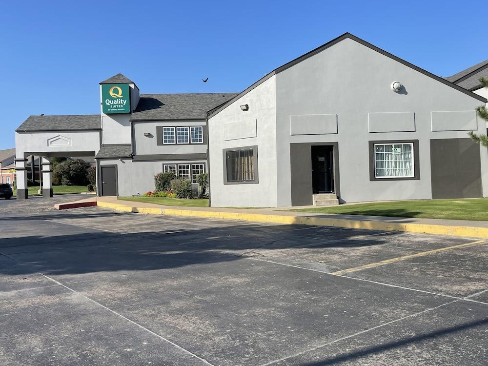 Hotel Quality Suites Tulsa I-44