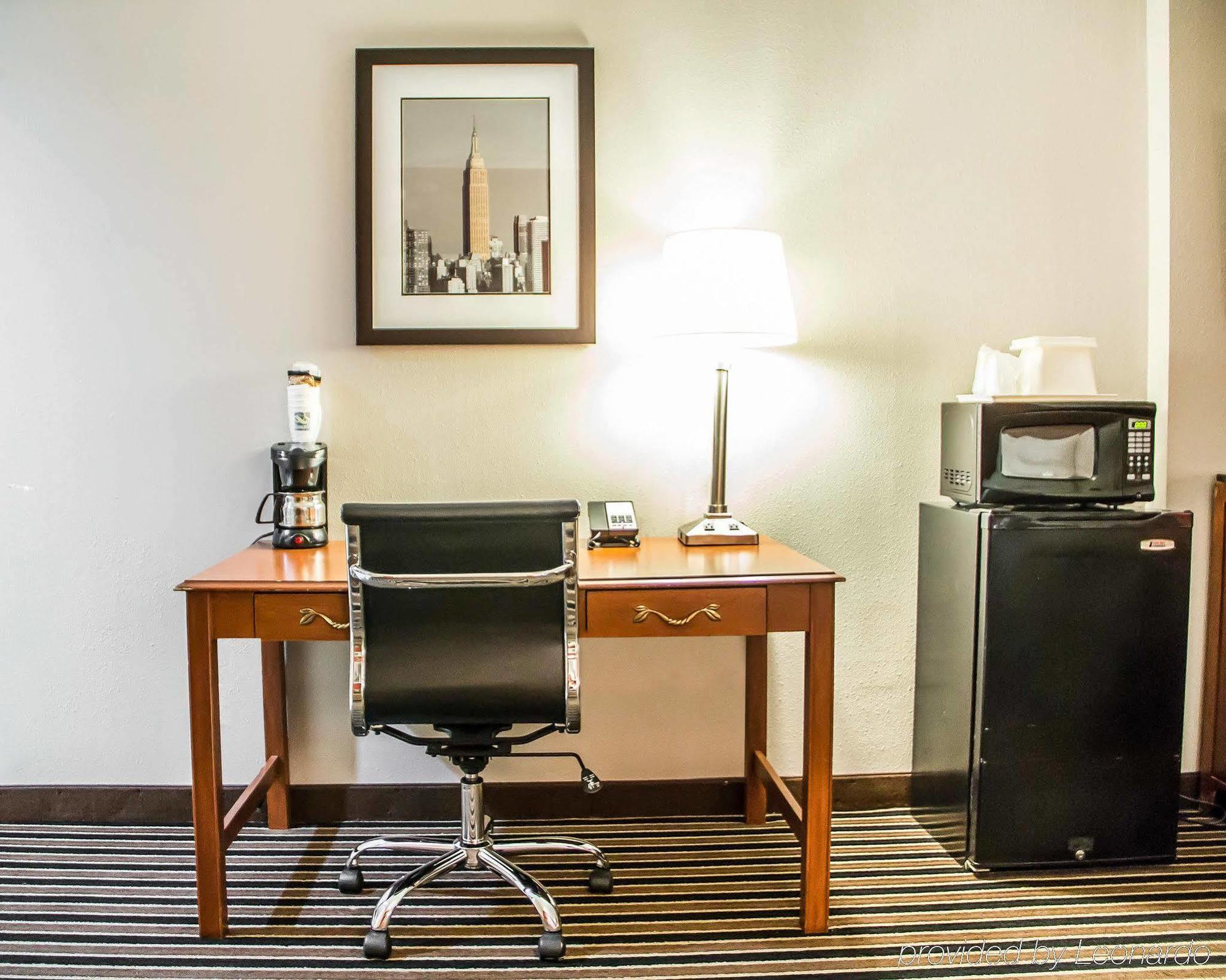 Quality Suites Tulsa I-44 3*