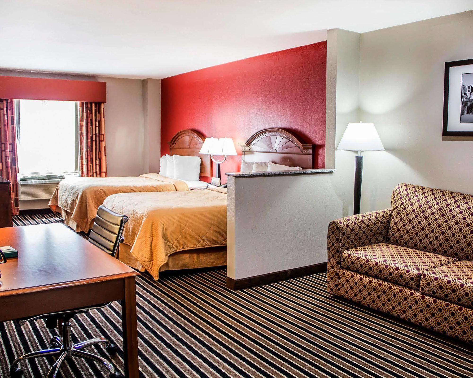 Hotel Quality Suites Tulsa I-44