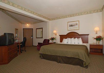 Hotel Quality Suites Tulsa I-44 3*