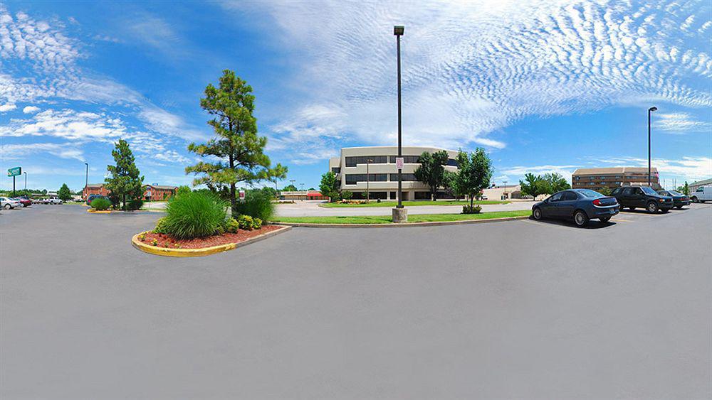 Quality Suites Tulsa I-44
